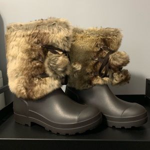 Comfortable stylish snow boots